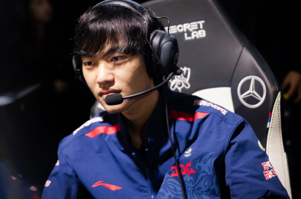 HKA翻盘BRO,Faker极限生还后反打鏖战多局四强赛,强势挺进下一轮 HKA翻盘BRO,Faker极限生还后反打鏖战多局四强赛,强势挺进下一轮