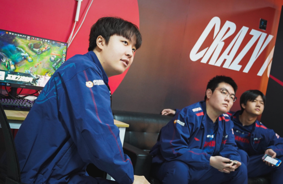 包含FLY绝杀HLE,Tarzan拿下关键大龙激烈交锋小组赛,留下经典瞬间的词条 包含FLY绝杀HLE,Tarzan拿下关键大龙激烈交锋小组赛,留下经典瞬间的词条