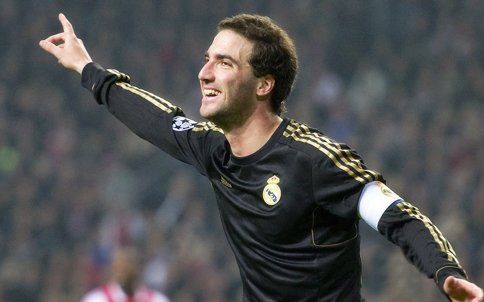 奥运前夜,爱德华兹凭一己之力照亮赛场,巨星成色在关键战中淬炼